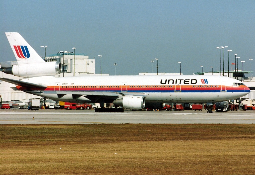 United Airlines DC-10